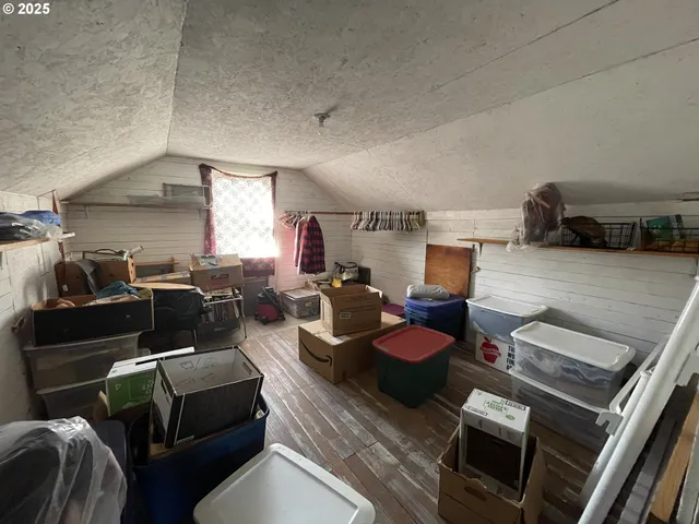 $474,000 | 46255 Highway 242, Myrtle Point, OR 97458