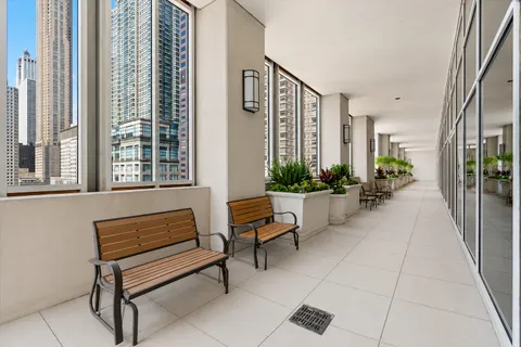 $999,500 | 55 East Erie Street, Unit 1705, Chicago, IL 60611