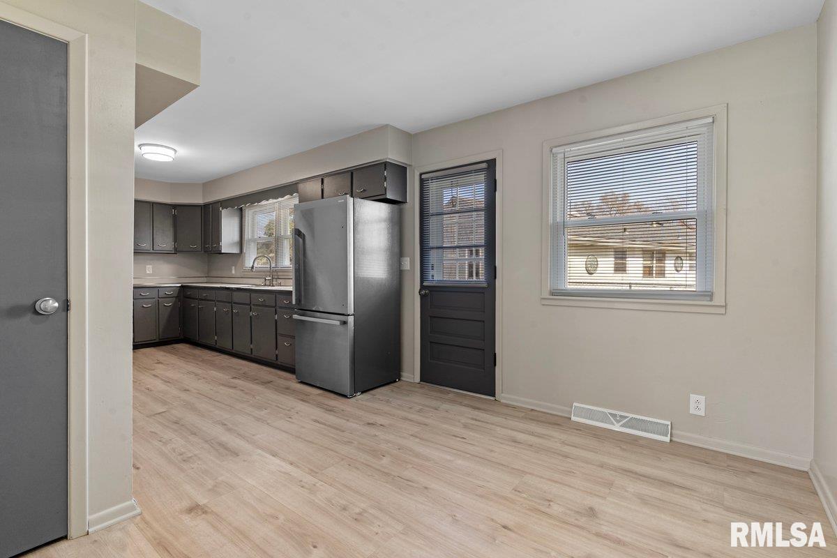 3300 Stanton Street Springfield, IL 62703 - Photo 9 of 35