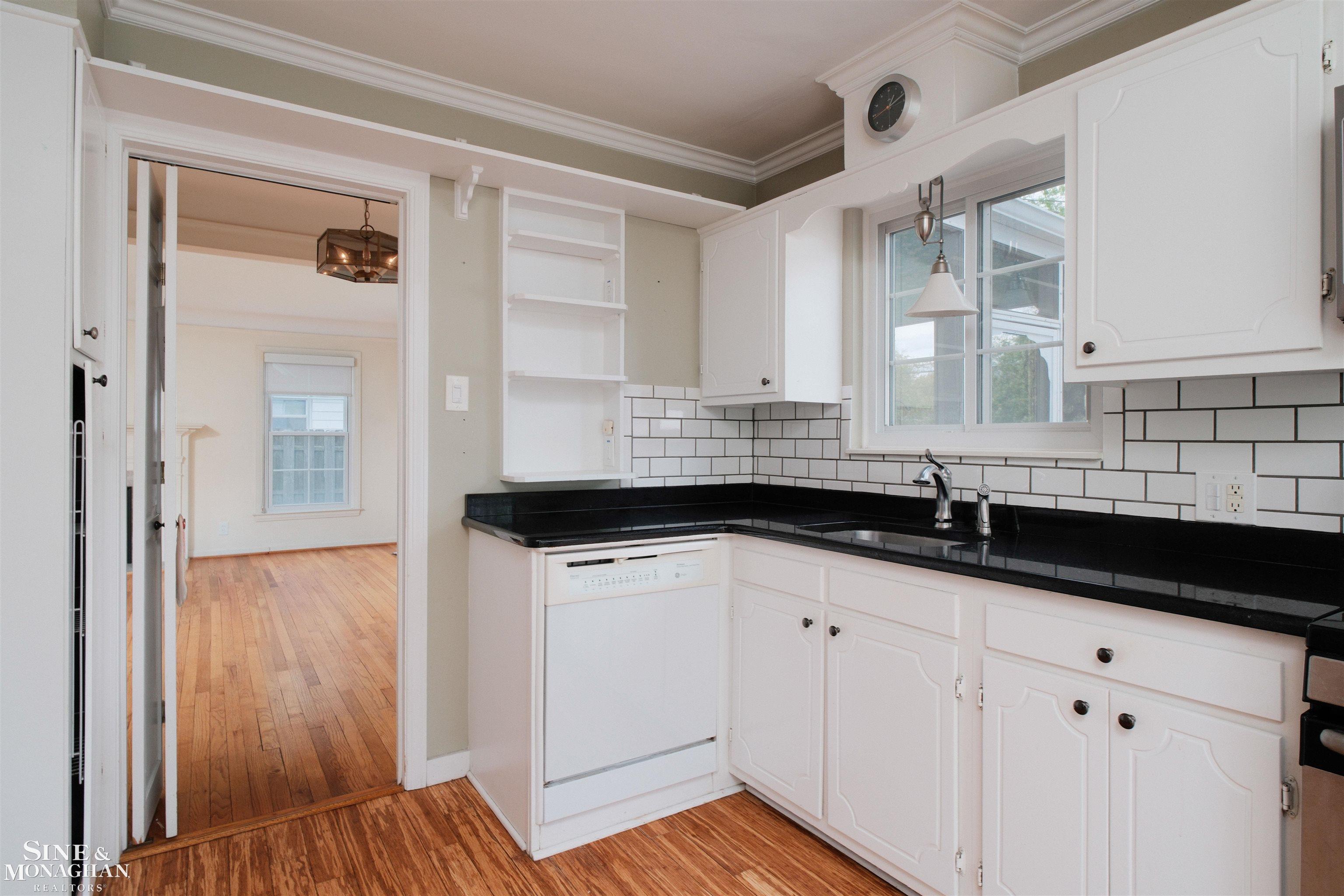 1726 Hawthorne Road Grosse Pointe Woods, MI 48236 - Photo 11 of 44