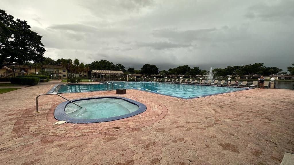 100 Berkley Road, Unit 109 Hollywood, FL 33024 - Photo 26 of 54 Hot Tub
