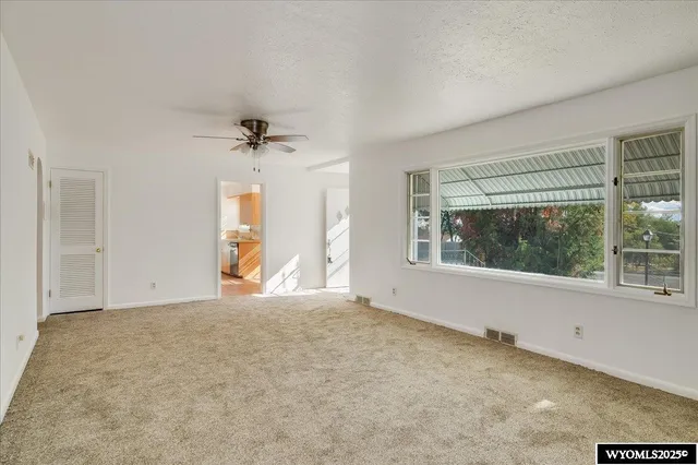 $194,900 | 137 Loma Vista Road, Torrington, WY 82240