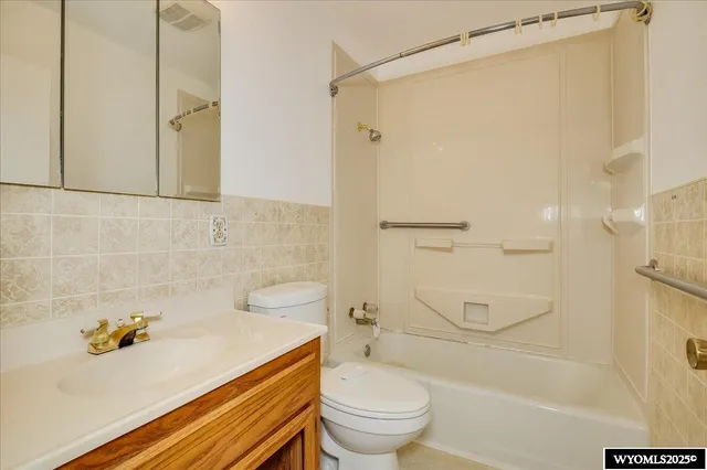 $194,900 | 137 Loma Vista Road, Torrington, WY 82240