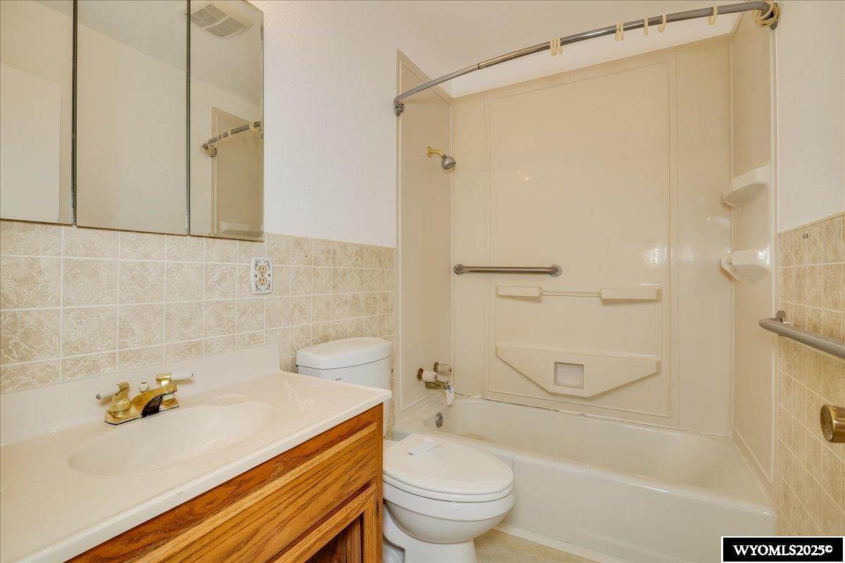 137 Loma Vista Road Torrington, WY 82240 - Photo 9 of 19