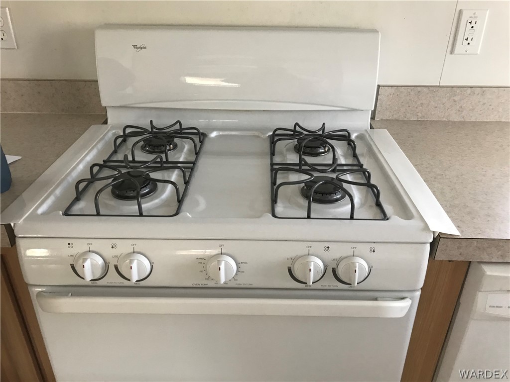 2066 East El Rodeo Road, Unit 5 Fort Mohave, AZ 86426 - Photo 13 of 34 Gas stove