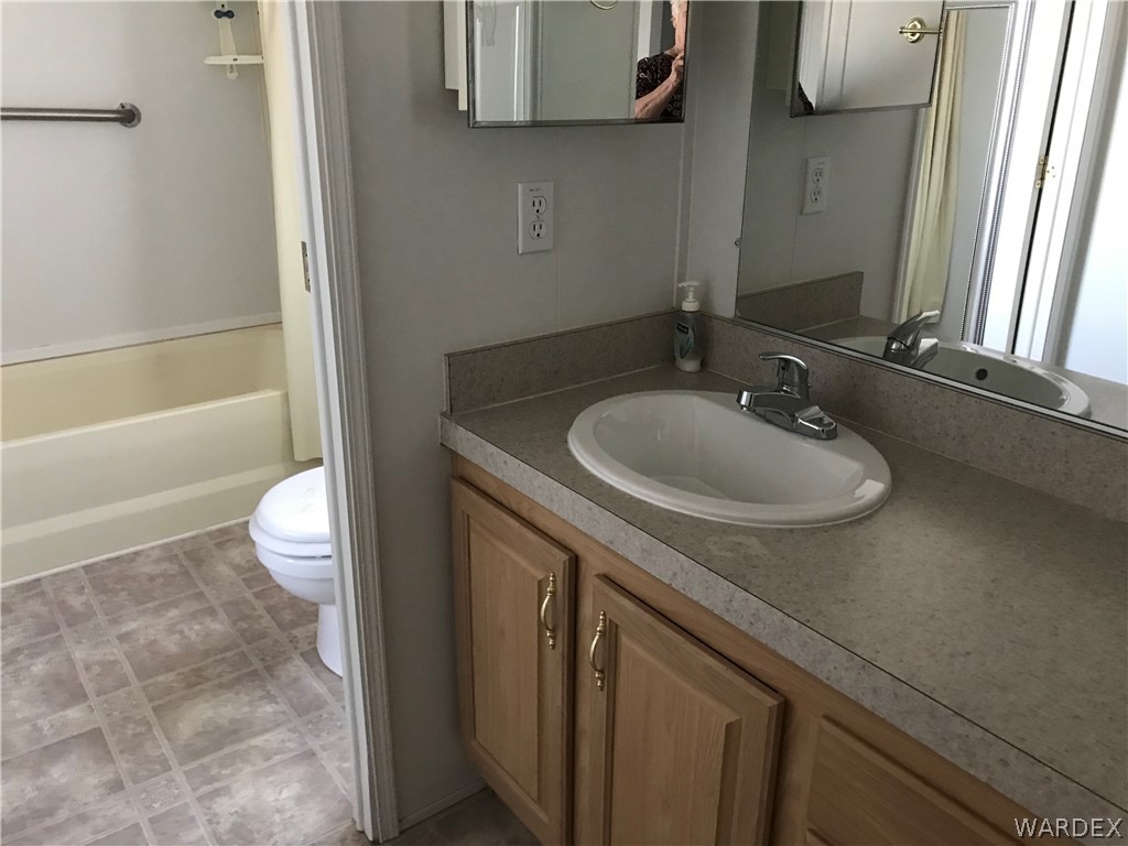 2066 East El Rodeo Road, Unit 5 Fort Mohave, AZ 86426 - Photo 24 of 34 Master Bathroom