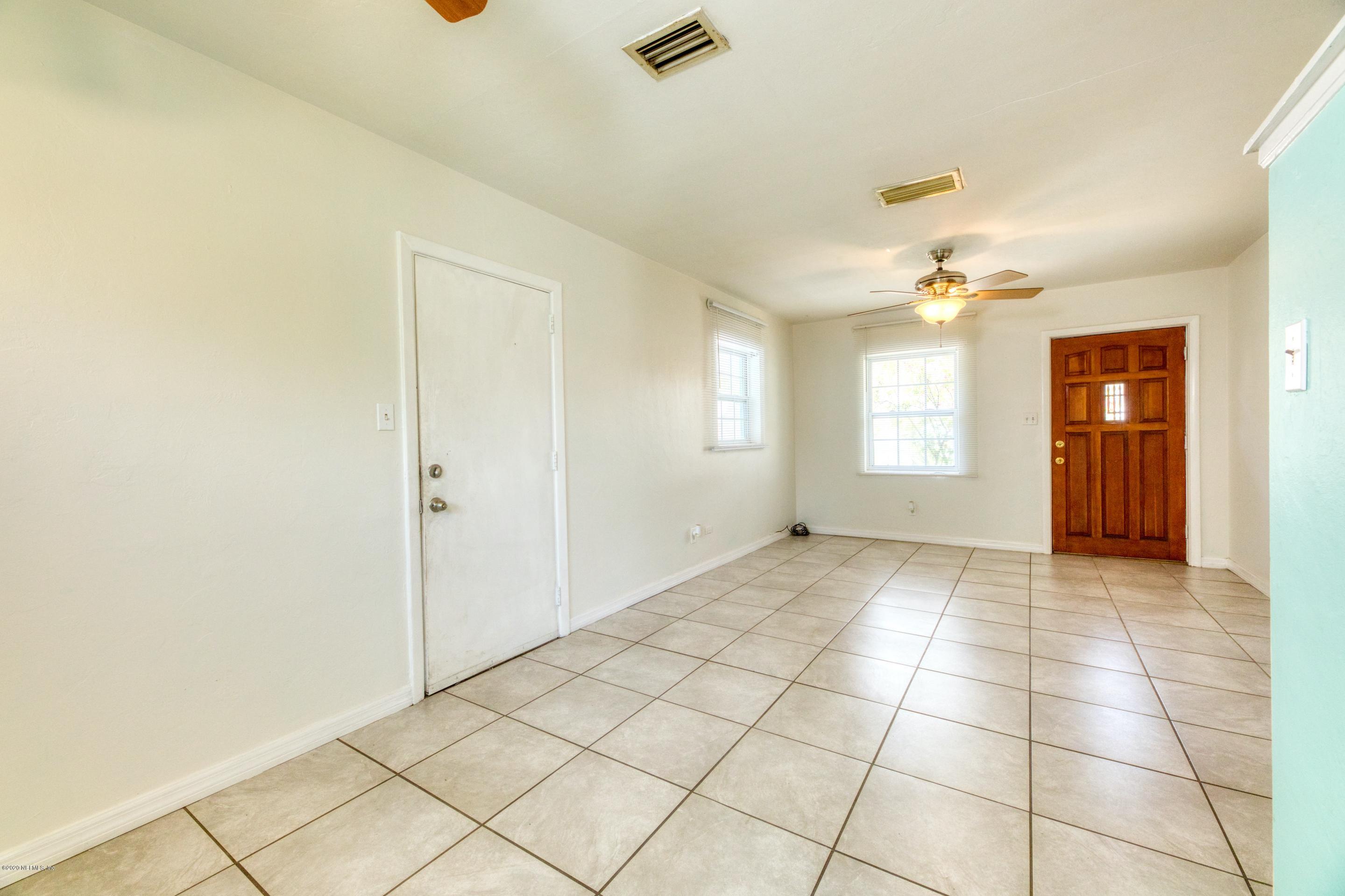 302-Chapel-Rd-005