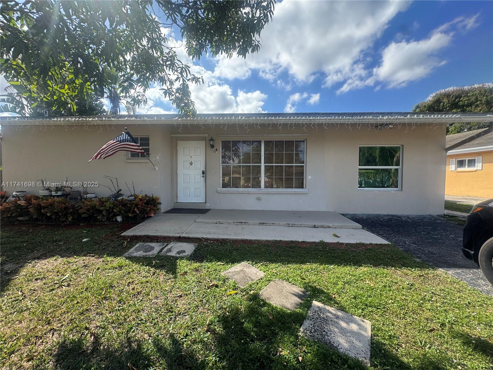 22687 Family Circle Boca Raton, FL 33428 - Photo 4 of 31 Gallery Image 4