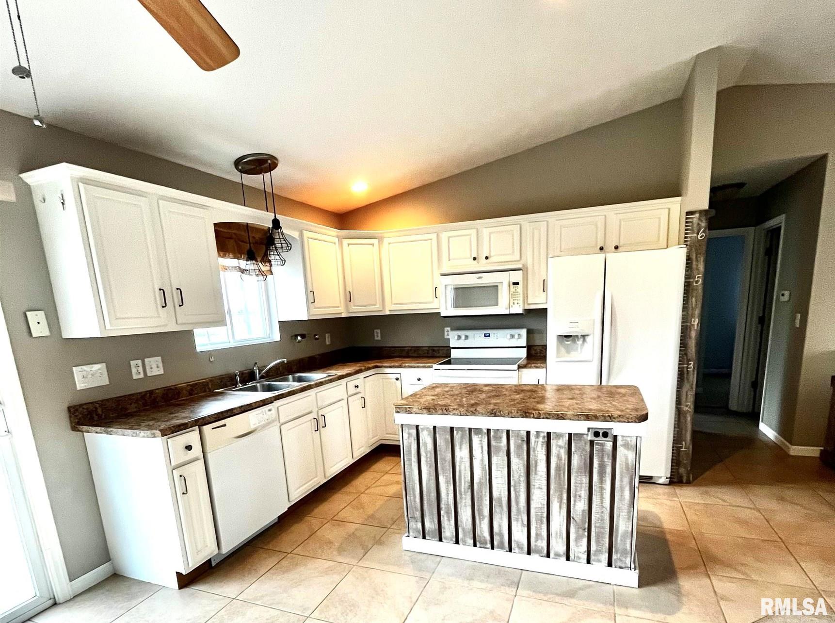 309 Lincoln Street Athens, IL 62613 - Photo 2 of 10 Gallery Image 2