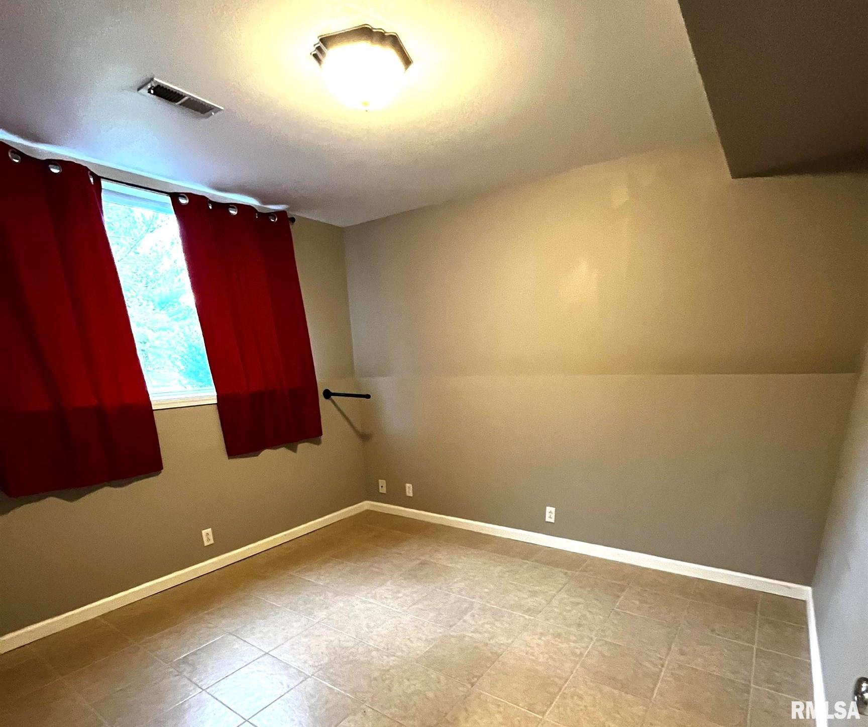 309 Lincoln Street Athens, IL 62613 - Photo 6 of 10 Gallery Image 6