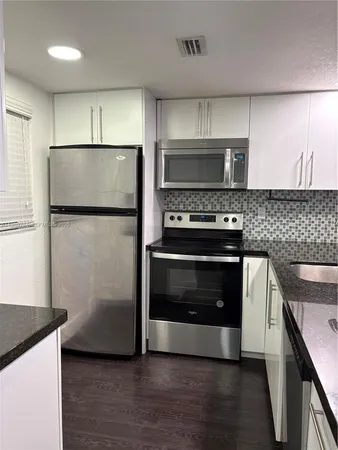 $1,850 | 8075 Southwest 107th Avenue, Unit 221, Miami, FL 33173