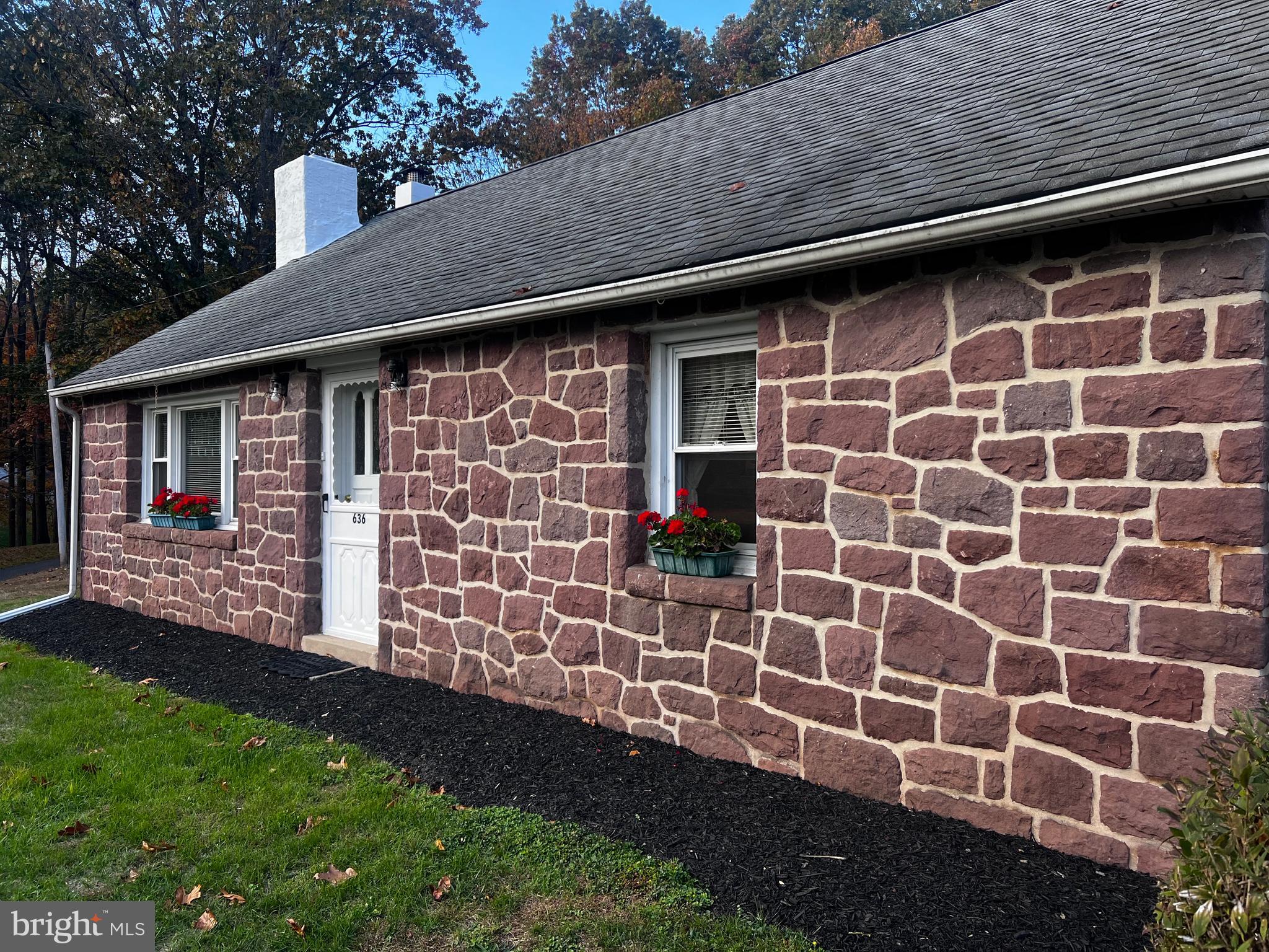 a view of house with backyard
