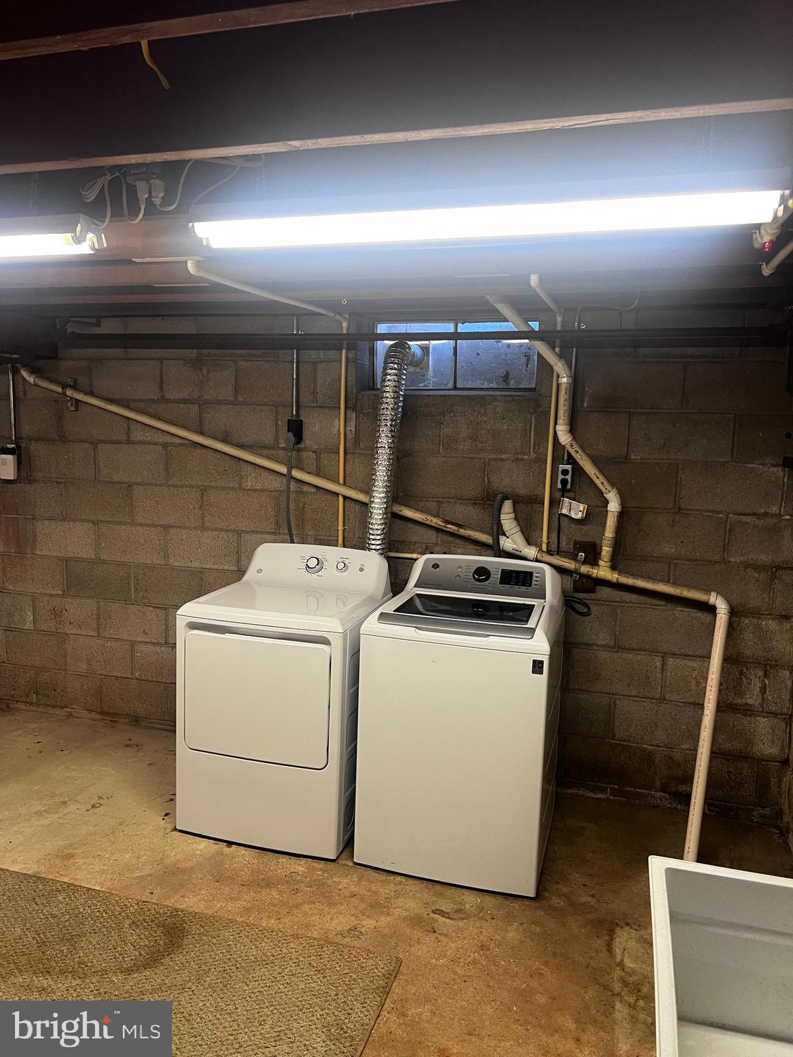 636 Ridgeway Road Birdsboro, PA 19508 - Photo 14 of 14 a utility room with washer and dryer