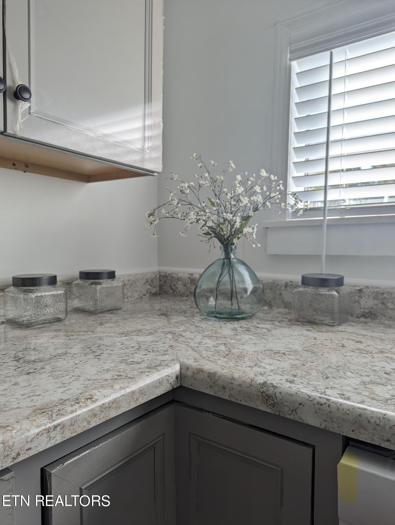 144 Gumwood Road Middlesboro, KY 40965 - Photo 6 of 11 1000017234