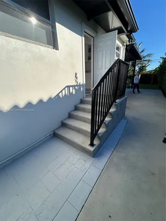 $1,700 | 8000 Southwest 19th Street, Miami, FL 33155