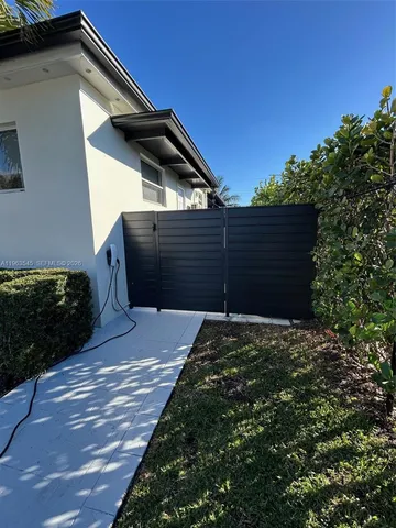 $1,800 | 8000 Southwest 19th Street, Miami, FL 33155