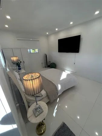 $1,700 | 8000 Southwest 19th Street, Miami, FL 33155