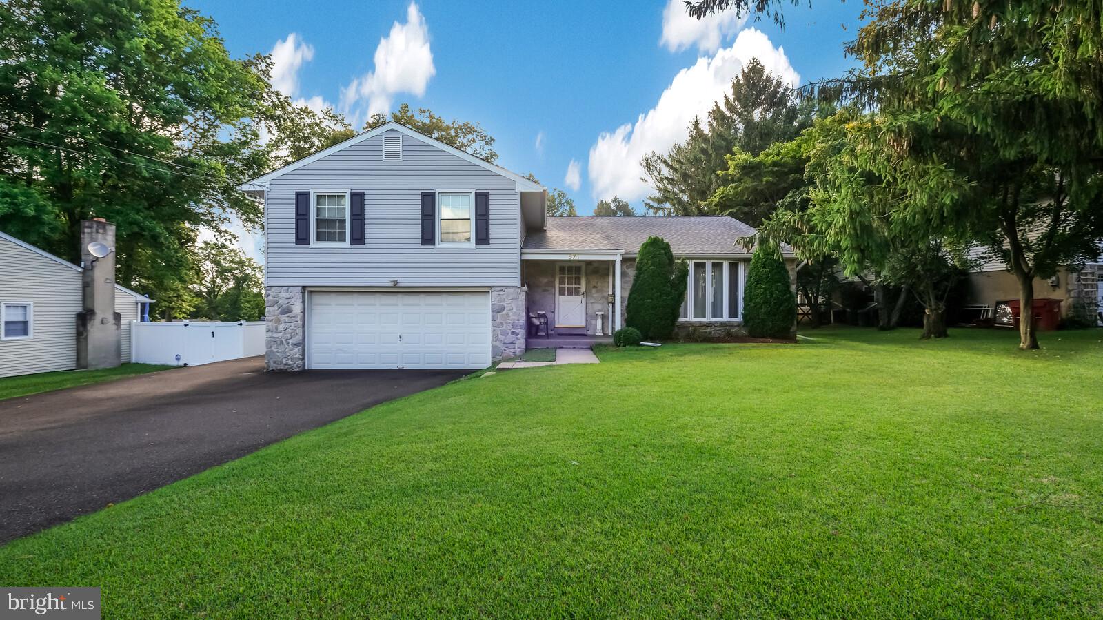 571 Lowell Road Warminster, PA 18974 - Photo 1 of 21