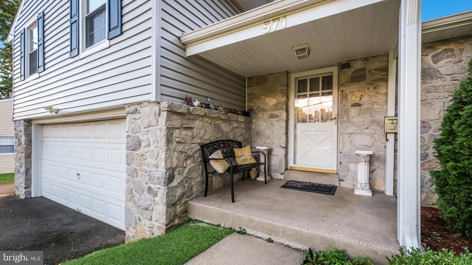 571 Lowell Road Warminster, PA 18974 - Photo 2 of 21