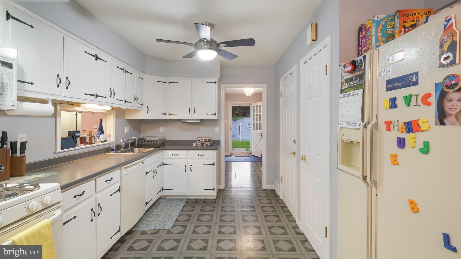571 Lowell Road Warminster, PA 18974 - Photo 6 of 21