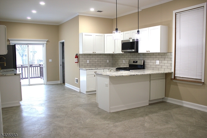 16 Sayre Street Elizabeth, NJ 07208 - Photo 3 of 31