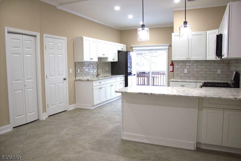 16 Sayre Street Elizabeth, NJ 07208 - Photo 4 of 31