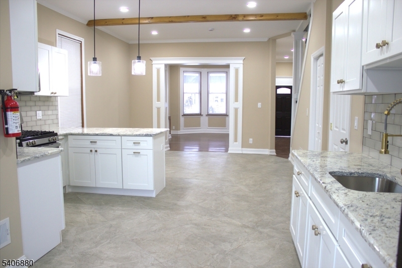 16 Sayre Street Elizabeth, NJ 07208 - Photo 5 of 31