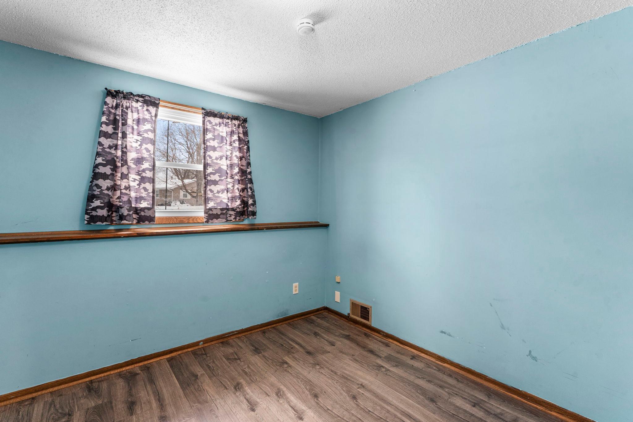 11019 Stanley Road South Bloomington, MN 55437 - Photo 22 of 32