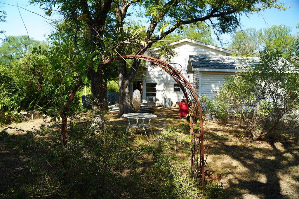 7028 Edgewater Trail Fort Worth, TX 76135 - Photo 5 of 12 a view of outdoor space and yard