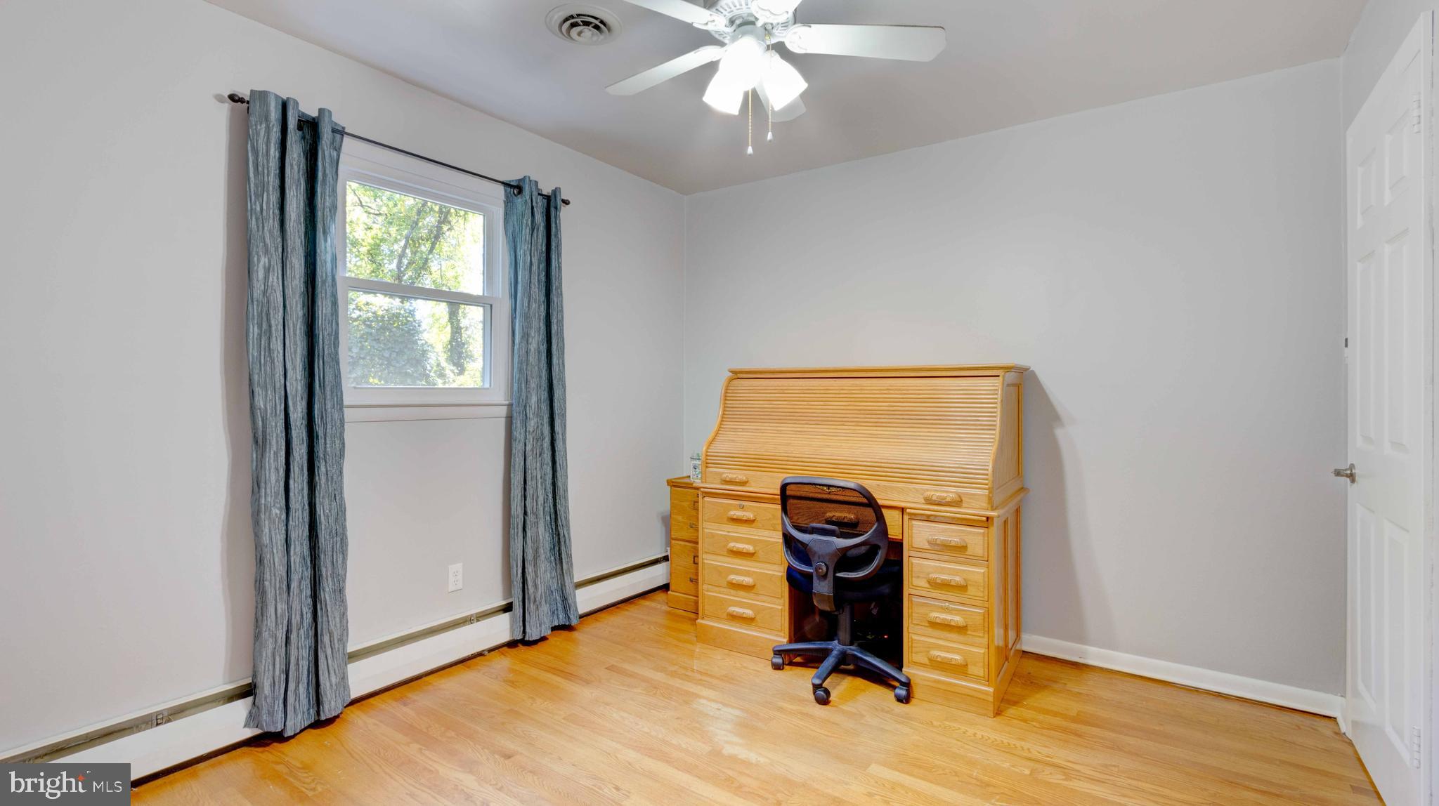 315 Hickory Point Road Pasadena, MD 21122 - Photo 20 of 39 3rd Bedroom