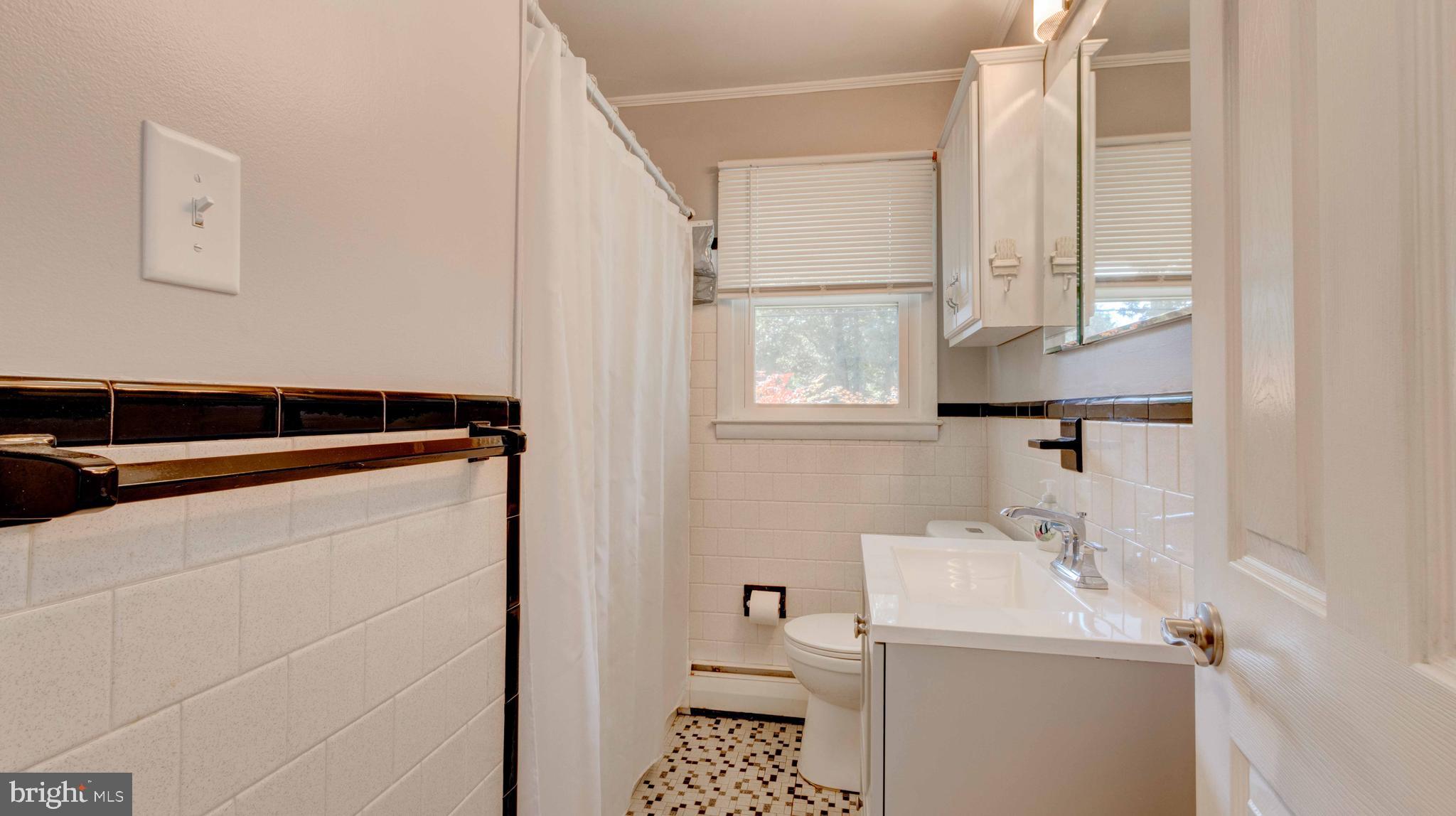315 Hickory Point Road Pasadena, MD 21122 - Photo 22 of 39 Upstairs Full Bath