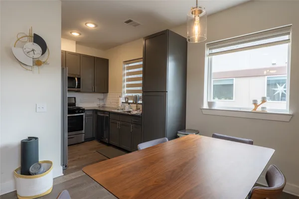 $2,550 | 2827 Manor Road, Unit 4101, Austin, TX 78722