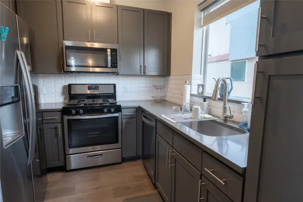 $2,550 | 2827 Manor Road, Unit 4101, Austin, TX 78722