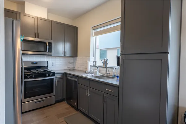 $2,550 | 2827 Manor Road, Unit 4101, Austin, TX 78722