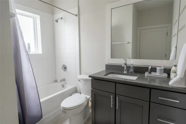 $2,550 | 2827 Manor Road, Unit 4101, Austin, TX 78722
