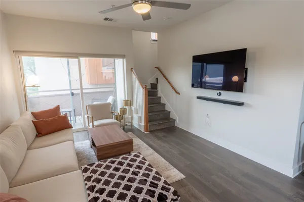 $2,550 | 2827 Manor Road, Unit 4101, Austin, TX 78722