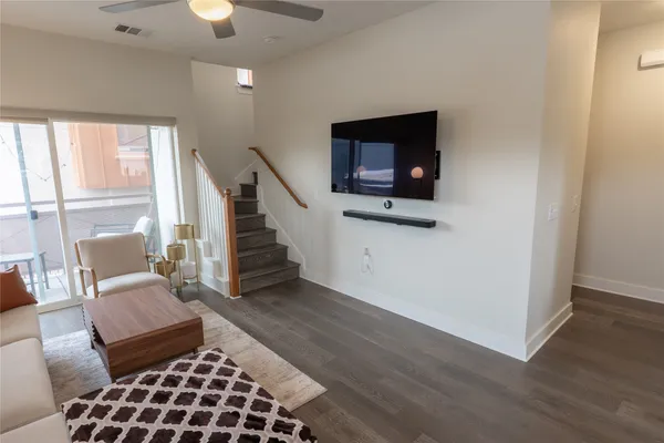 $2,550 | 2827 Manor Road, Unit 4101, Austin, TX 78722