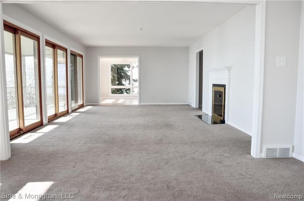 620 North Riverside Avenue St. Clair, MI 48079 - Photo 5 of 53