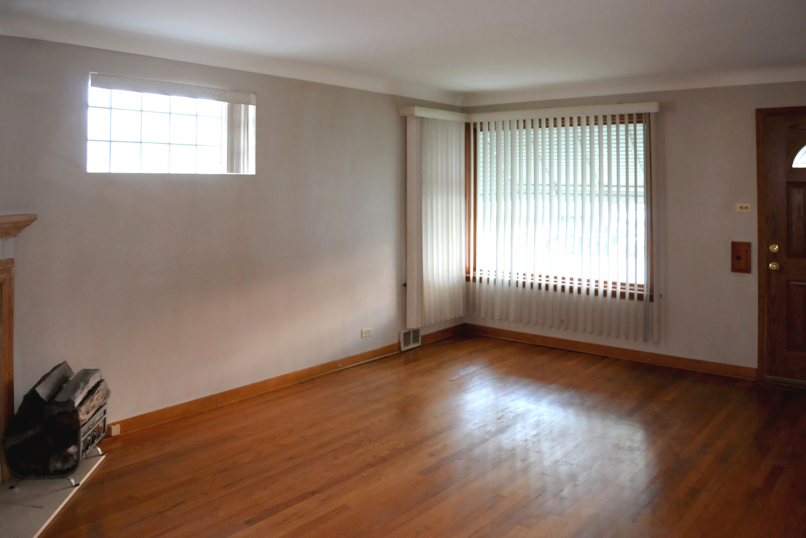 2436 2nd Avenue North Riverside, IL 60546 - Photo 2 of 26 a view of an empty room with wooden floor and a window