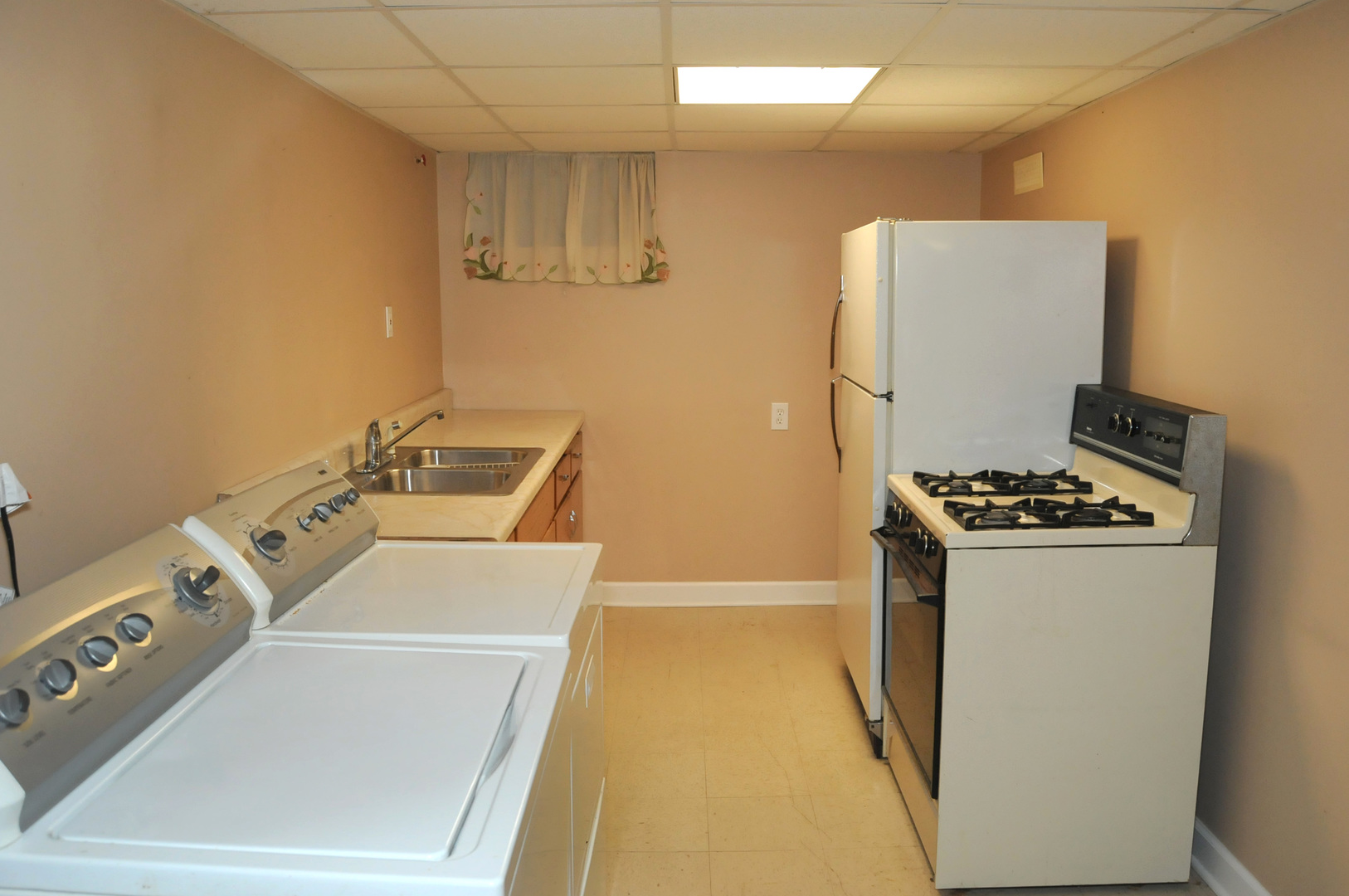 2436 2nd Avenue North Riverside, IL 60546 - Photo 17 of 26 a utility room with dryer and washer