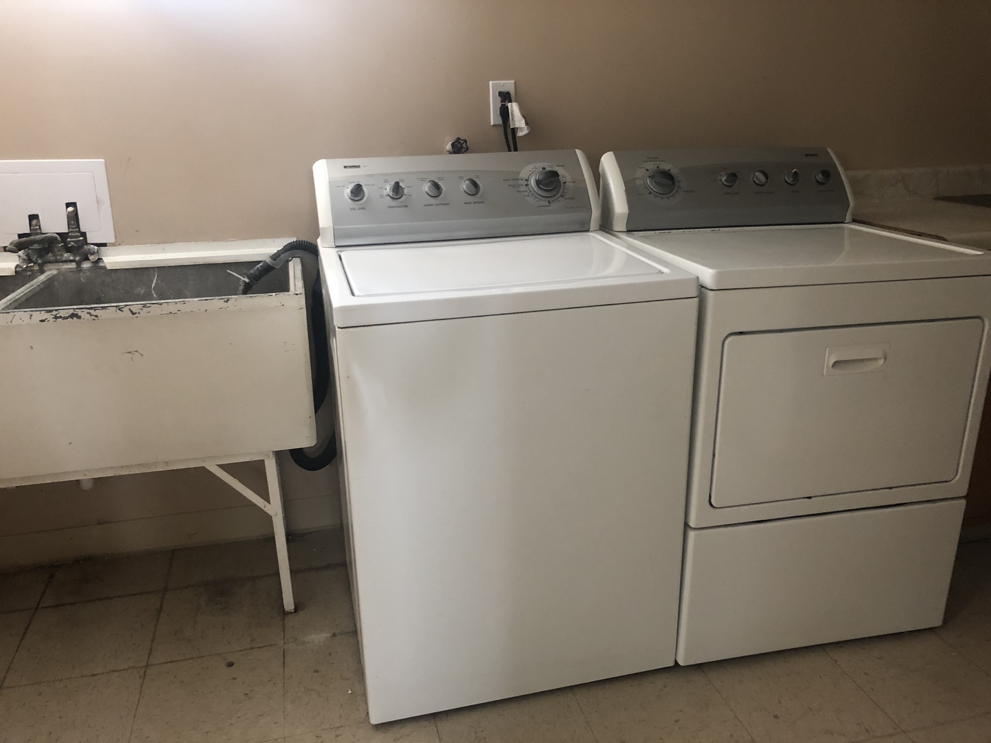 2436 2nd Avenue North Riverside, IL 60546 - Photo 18 of 26 a utility room with dryer and washer