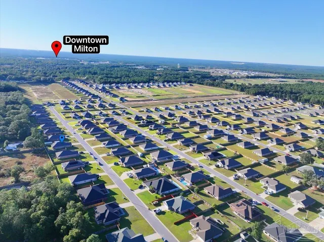 a picture of a wall with a white wall