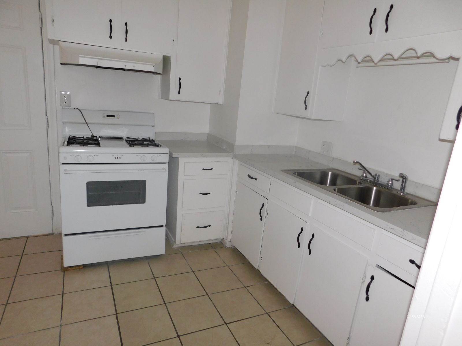 737 Commercial Avenue Ridgecrest, CA 93555 - Photo 5 of 8 Gallery Image 5