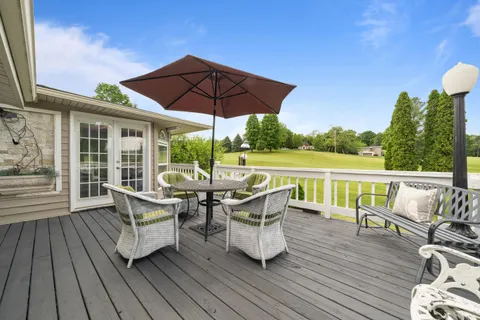 $655,000 | 262 Castle Terrace Avenue, Fontana, WI 53125