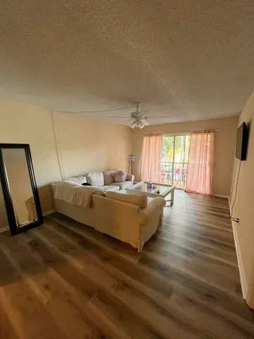 $1,900 | 460 Northwest 20th Street, Unit 2070, Boca Raton, FL 33431