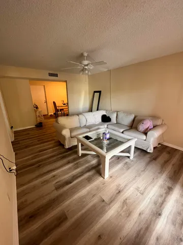 $1,900 | 460 Northwest 20th Street, Unit 2070, Boca Raton, FL 33431