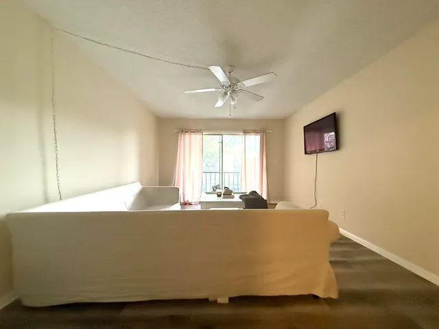 $1,900 | 460 Northwest 20th Street, Unit 2070, Boca Raton, FL 33431