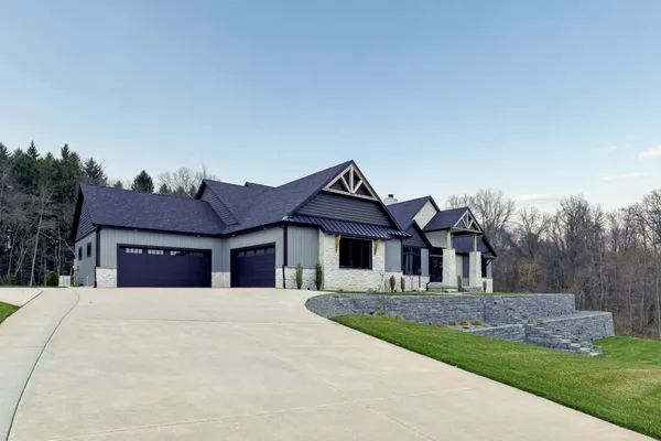 $2,199,000 | 32170 Bent Oak Trail, Niles, MI 49120
