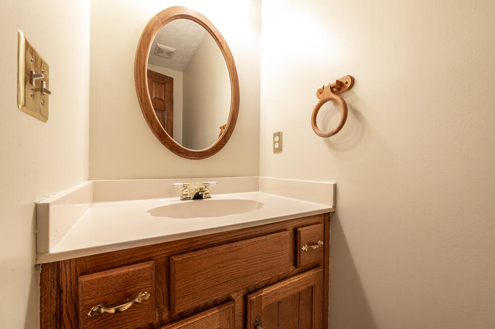 805 Kimball Pond Road Aiken, SC 29803 - Photo 22 of 35 Half Bath!