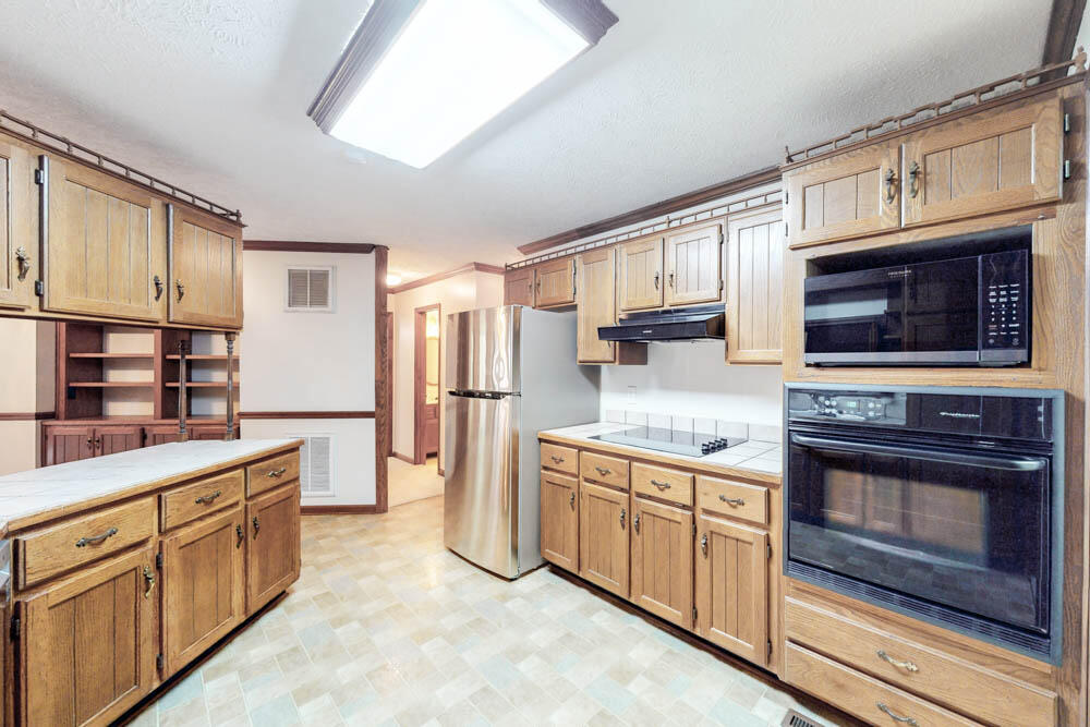 805 Kimball Pond Road Aiken, SC 29803 - Photo 6 of 35 Ample Cabinet Space!